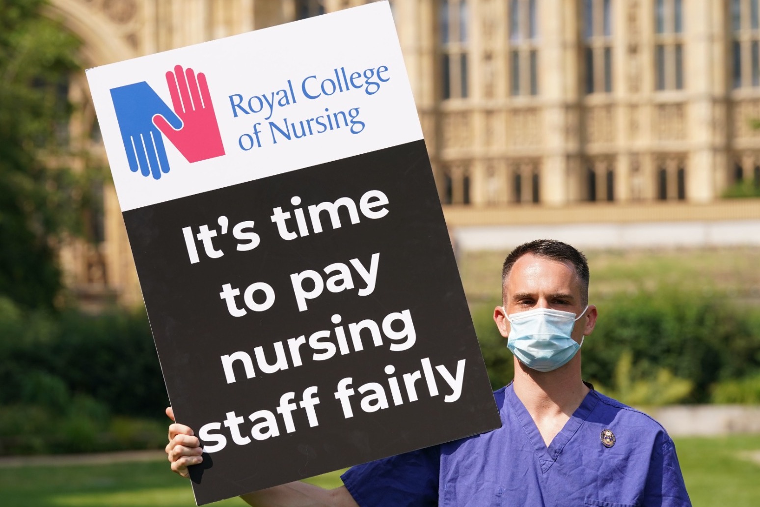 Health workers urged to reject NHS 3% pay offer 